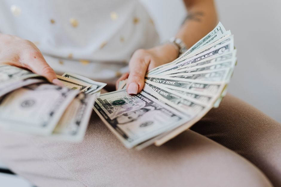 How Can You Balance Fun Spending with Financial Goals? featured image 130
