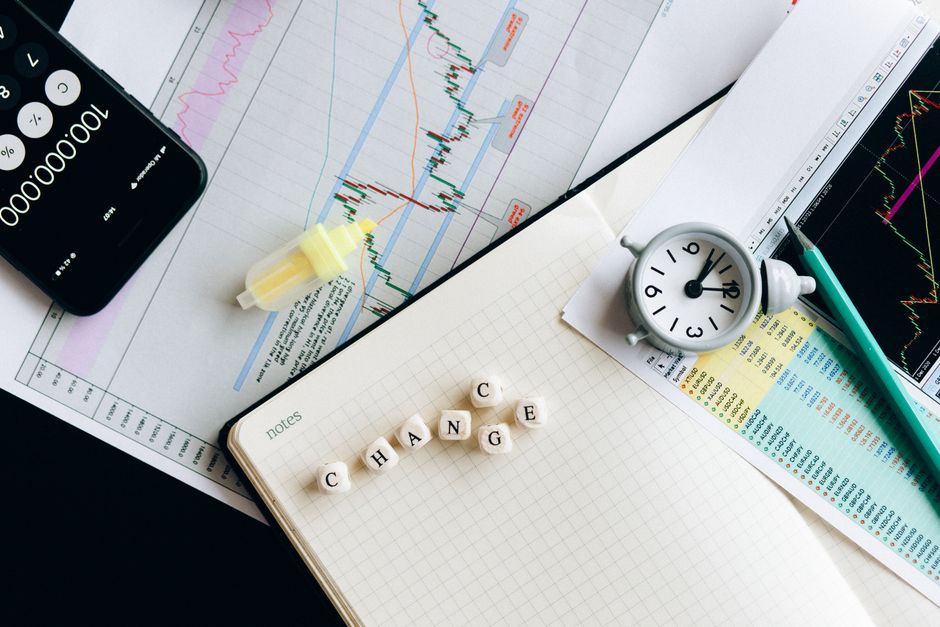 How to Prepare Your Finances for a Changing Job Market Driven by AI featured image 99